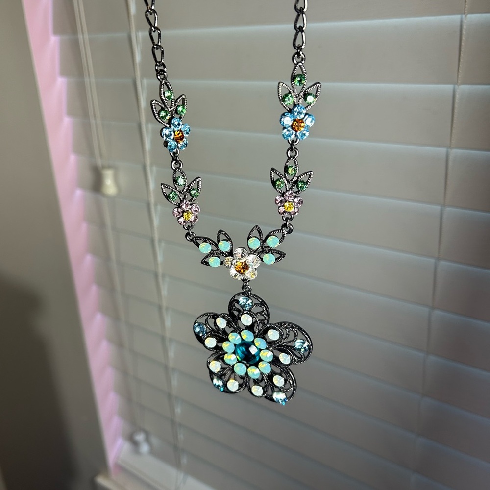 Sparkling Flower Crystals Necklace + Earrings Set - Picture 7 of 9